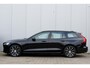 Volvo V60 T6 Automaat Plug-in hybrid AWD Plus Dark | 360° camera |Panoramdak | Premium audio by Harman Kardon | Semi- Elektrische Trekhaak | Verwarmbare Voor- en achterstoelen + Stuurwiel | Verwarmbare Voorruit
