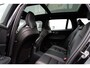Volvo V60 T6 Automaat Plug-in hybrid AWD Plus Dark | 360° camera |Panoramdak | Premium audio by Harman Kardon | Semi- Elektrische Trekhaak | Verwarmbare Voor- en achterstoelen + Stuurwiel | Verwarmbare Voorruit