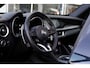 Alfa Romeo Stelvio 2.0 T 280PK GME AWD Veloce*Perfect Alfa onderh.*1ste Eig.*Fabrieksg.*BTW*Pano/Black Pack/H&K/ACC/Memorie/Leder/Stoelverw./Stuurverw./Dodehoek/Apple Carplay-Android/Rijstrook/Camera/Parkeersens.V+A/20 inch LM*
