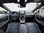 Toyota RAV4 2.5 Hybrid AWD Style Automaat / 1650kg Trekgewicht / BLIS / Apple Carplay Android Auto / Rondomzicht camera / Stuur,- Stoel en Voorruitverwarming / Elektrische achterklep / Navigatie / JBL Audio Systeem / cruise CC /