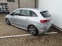 Mercedes-Benz B-klasse 180 Business Solution AMG | AMG | Camera achter | Carplay | Navigatie | Verwarmbare stoelen voor | AMG-styling | Achterbank in delen neerklapbaar | Achteruitrijcamera