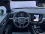 Volvo V60 2.0 T6 Plug-in hybrid AWD Plus Dark | 360° Camera | Stoel en stuurverwarming | Trekhaak | Adaptieve cruise control | Harman/Kardon audio | BLIS dodehoekdetectie |