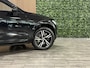 Volvo XC60 T6 AWD Recharge R-Design | Bowers & Wilkins | Trekhaak | Stoel en Stuurwielverwarming | Parkeercamera | BLIS Dode Hoek Detectie | Schuifdak | Cruise Control | Bestuurdersstoel elektrisch geheugen | Contour stoelen | Zitting verlenging voorstoelen | Gelami