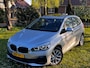 BMW 2-Serie Active Tourer 225xe High Excutive| 28.050 km| Luxury Line|PANO|Harman/Kardon|4WD|BMW DLR Onderhouden|Camera