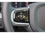 Volvo XC60 T6 Recharge AWD Plus Dark - Panorama/schuifdak - IntelliSafe Assist & Surround - 360º Camera - Verwarmde voorstoelen, stuur & achterbank - Parkeersensoren voor & achter - Elektr. bedienb. voorstoelen met geheugen - Draadloze tel. lader - Elektr. inklapbare trekhaak - 19' LMV