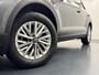 Volkswagen T-Roc 1.5 TSi Style Automaat-Navigatie-Carplay-Airco-Adapt.Cr.contr-Parkeersensoren-Lm16''velgen