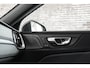 Volvo V60 T6 Plug-in hybrid AWD Plus Dark Panorama Schuif/Kanteldak | 360° Parkeercamera | Head-Up Display | Stoelverwarming | Google Infotainment | Parkeersensoren voor + achter | 19" 5-Spaaks Black / Diamond Cut velgen | Longe Range |