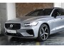 Volvo V60 T6 Plug-in hybrid AWD Plus Dark | Panoramadak schuif-/en Kantelfunctie | 360° Parkeercamera | Head-Up Display | Stoelverwarming | Google Infotainment | Parkeersensoren voor + achter | 19 inch 5-Spaaks Black / Diamond Cut velgen | Long Range |