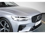 Volvo V60 T6 Plug-in hybrid AWD Plus Dark Panorama Schuif/Kanteldak | 360° Parkeercamera | Head-Up Display | Stoelverwarming | Google Infotainment | Parkeersensoren voor + achter | 19" 5-Spaaks Black / Diamond Cut velgen | Longe Range |