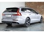Volvo V60 T6 Plug-in hybrid AWD Plus Dark | Panoramadak schuif-/en Kantelfunctie | 360° Parkeercamera | Head-Up Display | Stoelverwarming | Google Infotainment | Parkeersensoren voor + achter | 19 inch 5-Spaaks Black / Diamond Cut velgen | Long Range |