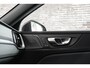 Volvo V60 T6 Plug-in hybrid AWD Plus Dark | Panoramadak schuif-/en Kantelfunctie | 360° Parkeercamera | Head-Up Display | Stoelverwarming | Google Infotainment | Parkeersensoren voor + achter | 19 inch 5-Spaaks Black / Diamond Cut velgen | Long Range |
