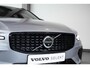 Volvo V60 T6 Plug-in hybrid AWD Plus Dark | Panoramadak schuif-/en Kantelfunctie | 360° Parkeercamera | Head-Up Display | Stoelverwarming | Google Infotainment | Parkeersensoren voor + achter | 19 inch 5-Spaaks Black / Diamond Cut velgen | Long Range |