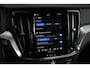 Volvo V60 T6 Plug-in hybrid AWD Plus Dark Panorama Schuif/Kanteldak | 360° Parkeercamera | Head-Up Display | Stoelverwarming | Google Infotainment | Parkeersensoren voor + achter | 19" 5-Spaaks Black / Diamond Cut velgen | Longe Range |
