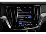 Volvo V60 T6 Plug-in hybrid AWD Plus Dark Panorama Schuif/Kanteldak | 360° Parkeercamera | Head-Up Display | Stoelverwarming | Google Infotainment | Parkeersensoren voor + achter | 19" 5-Spaaks Black / Diamond Cut velgen | Longe Range |