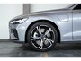 Volvo V60 T6 Plug-in hybrid AWD Plus Dark | Panoramadak schuif-/en Kantelfunctie | 360° Parkeercamera | Head-Up Display | Stoelverwarming | Google Infotainment | Parkeersensoren voor + achter | 19 inch 5-Spaaks Black / Diamond Cut velgen | Long Range |