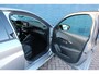 Peugeot 208 Allure | 16" Lichtmetalen velgen 'ELBORN' | Climate Control | Dashboard en deurpanelen in kunststof met carboneffect
