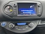 Toyota Yaris 1.5 Hybrid Bi-Tone | 16 inch LM-velgen | Keyless entry | Parkeercamera | Bluetooth |