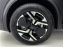 Peugeot 2008 SUV GT Hybrid 145pk Automaat | DEMO | Navigatie | Camera v+a | Adaptieve Cruise Control | Climate Control | Dodehoeksensor | Parkeersensoren v+a | Full Led koplampen | Draadloze Apple Carplay / Android Auto + Telefoonlader | Donker getint glas | 17" Lichtmetalen velgen |