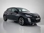 Peugeot 208 GT Hybrid 110pk Automaat | DEMO | Navigatie | Camera v+a | Climate Control | Adaptieve Cruise Control | Parkeersensoren v+a | Armsteun | Keyless | Full Led koplampen | Dodehoeksensor| Leder/stof sportstoelen | Bluetooth | Draadloze Apple CarPlay / Android Auto | DAB+ radio | Donker getint glas | 17" lichtmetalen velgen |