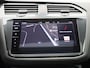 Volkswagen Tiguan 1.4 TSI eHybrid R-Line | 245 PK | SoH 85% | R-line | Automaat | Navigatie | Panoramadak | 360 Camera | Adaptive Cruise Control | Trekhaak | Stoelverwarming | Parkeersensoren | Lichtmetalen velgen | Privacy glass |