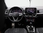 Volkswagen T-Roc 1.5 TSI R-Line Automaat | Stoelverwarming | Trekhaak | Navigatie | Camera | Parkeersensoren | Electrische klep | Apple carplay |