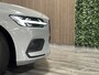 Volvo V60 B3 Core | Harman Kardon | Adaptieve Cruise Control | Stoelverwarming voor+achter | Stuurwielverwarming | Pilot Assist | BLIS Dode Hoek Detectie | Lederen bekleding | 18 Inch | Google Infotainment | Keyless Drive | Privacy Glass | Parkersensoren voor+achte