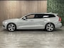 Volvo V60 B3 Core | Harman Kardon | Adaptieve Cruise Control | Stoelverwarming voor+achter | Stuurwielverwarming | Pilot Assist | BLIS Dode Hoek Detectie | Lederen bekleding | 18 Inch | Google Infotainment | Keyless Drive | Privacy Glass | Parkersensoren voor+achte