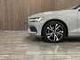Volvo V60 B3 Core | Harman Kardon | Adaptieve Cruise Control | Stoelverwarming voor+achter | Stuurwielverwarming | Pilot Assist | BLIS Dode Hoek Detectie | Lederen bekleding | 18 Inch | Google Infotainment | Keyless Drive | Privacy Glass | Parkersensoren voor+achte
