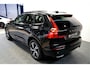 Volvo XC60 2.0 T6 AWD LONG RANGE 293kW/399pk Aut8 Plug-in hybrid Plus Dark PANORAMADAK + EL.TREKHAAK + ADAPT.CRUISE + PILOT ASSIST + CAMERA + STOEL-&STUURVERWARMING + GOOGLE DASH&SERVICES + LANE ASSIST + PARKSENSOREN + 19" LM-VELGEN!!