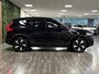 Volvo XC40 Single Motor Extended Range Plus | Trekhaak | All Season banden | Adaptieve Cruise Control | Stoel en Stuurwielverwarming | 20 inch | Parkeercamera | Pilot Assist | BLIS Dode Hoek Detectie | Textiel City Canvas bekleding | Zitting verlenging voorstoelen |