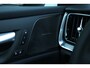 Volvo V60 2.0 T8 Plug-in hybrid AWD Ultra Dark | Head-Up | Panoramadak | Harman Kardon | Trekhaak | Leder | Adaptive Cruise | BLIS | Elek stoelen + geheugen