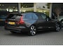 Volvo V60 2.0 T8 Plug-in hybrid AWD Ultra Dark | Head-Up | Panoramadak | Harman Kardon | Trekhaak | Leder | Adaptive Cruise | BLIS | Elek stoelen + geheugen