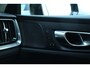 Volvo V60 2.0 T8 Plug-in hybrid AWD Ultra Dark | Head-Up | Panoramadak | Harman Kardon | Trekhaak | Leder | Adaptive Cruise | BLIS | Elek stoelen + geheugen