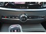 Volvo V60 T6 Recharge AWD Plus Dark - IntelliSafe Assist & Surround - 360º Camera - Harman/Kardon audio - Verwarmde voorstoelen, stuur & achterbank - Parkeersensoren voor & achter - Elektr. bedienb. voorstoelen met geheugen - Elektr. inklapbare trekhaak - 18' LMV
