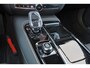 Volvo V60 T6 Recharge AWD Plus Dark - IntelliSafe Assist & Surround - 360º Camera - Harman/Kardon audio - Verwarmde voorstoelen, stuur & achterbank - Parkeersensoren voor & achter - Elektr. bedienb. voorstoelen met geheugen - Elektr. inklapbare trekhaak - 18' LMV
