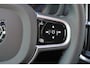 Volvo V60 T6 Recharge AWD Plus Dark - IntelliSafe Assist & Surround - 360º Camera - Harman/Kardon audio - Verwarmde voorstoelen, stuur & achterbank - Parkeersensoren voor & achter - Elektr. bedienb. voorstoelen met geheugen - Elektr. inklapbare trekhaak - 18' LMV