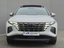 Hyundai Tucson 1.6 T-GDI PHEV Plug-in Premium Sky 4WD Automaat / Trekgewicht 1350 kg / Glazen schuif- en kanteldak / Apple Carplay Android Auto / Allseason Banden / Stuur-, Stoel en Achterbankverwarming / Elektrische achterklep