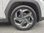 Hyundai Tucson 1.6 T-GDI PHEV Plug-in Premium Sky 4WD Automaat / Trekgewicht 1350 kg / Glazen schuif- en kanteldak / Apple Carplay Android Auto / Allseason Banden / Stuur-, Stoel en Achterbankverwarming / Elektrische achterklep