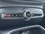 Volvo XC40 B4 Plus Black Edition | Adaptieve Cruise Control | Dodehoek Detectie | Elektrische stoelverstelling | Stoel+Stuurverwarming | Parkeercamera | 20 Inch