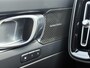 Volvo XC40 B4 Plus Black Edition | Adaptieve Cruise Control | Dodehoek Detectie | Elektrische stoelverstelling | Stoel+Stuurverwarming | Parkeercamera | 20 Inch