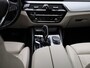 BMW 5-Serie 520i High Executive Edition AUTOMAAT | LEDER | M SPORT VELGEN | SPORTSTOELEN | CLIMA | CRUISE | NAVIGATIE | APPLE CARPLAY | PDC | MEMORY | ELEKTRISCHE STOEL | STOELVERWARMING |