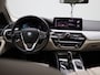 BMW 5-Serie 520i High Executive Edition AUTOMAAT | LEDER | M SPORT VELGEN | SPORTSTOELEN | CLIMA | CRUISE | NAVIGATIE | APPLE CARPLAY | PDC | MEMORY | ELEKTRISCHE STOEL | STOELVERWARMING |