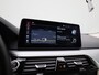 BMW 5-Serie 520i High Executive Edition AUTOMAAT | LEDER | M SPORT VELGEN | SPORTSTOELEN | CLIMA | CRUISE | NAVIGATIE | APPLE CARPLAY | PDC | MEMORY | ELEKTRISCHE STOEL | STOELVERWARMING |