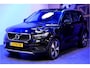 Volvo XC40 2.0 T4 140kW/190pk Aut8 Intro Pro PANORAMADAK + HARMAN/KARDON + ADAPT.CRUISE + NAVI SENSUS + SPORTSTOELEN + DRIVE MODES + HALFLEER + STOELVERWARMING + CAMERA + LANE ASSIST + LED KOPLAMPEN + TREKHAAK + PARKSENSOREN V&A + 19" LM-VELGEN!!