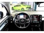 Volvo XC40 2.0 T4 140kW/190pk Aut8 Intro Pro PANORAMADAK + HARMAN/KARDON + ADAPT.CRUISE + NAVI SENSUS + SPORTSTOELEN + DRIVE MODES + HALFLEER + STOELVERWARMING + CAMERA + LANE ASSIST + LED KOPLAMPEN + TREKHAAK + PARKSENSOREN V&A + 19" LM-VELGEN!!