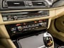 BMW 5-Serie Touring 520d High Executive Sport 191Pk Automaat (PANORAMADAK, GROOT NAVI, SOFT CLOSE, HEAD-UP DISPLAY, MEMORY SEATS, CAMERA, LEDER, GETINT GLAS, ELEK ACHTERKLEP, NIEUWSTAAT)