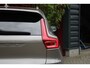 Volvo XC40 1.5 T5 Twin Engine Inscription | Panoramadak | Harman/Kardon | Stoelverwarming | 19" Velgen