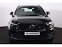 Volvo XC40 B4 Plus Dark - IntelliSafe Assist & Surround - Harman/Kardon audio - Parkeercamera achter - Verwarmde voorstoelen & stuur - Parkeersensoren voor & achter - Elektr. bedienb. voorstoelen met geheugen links - Draadloze tel. lader - Elektr. inklapbare trekhaak - 19' LMV