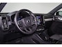 Volvo XC40 B4 Plus Dark - IntelliSafe Assist & Surround - Harman/Kardon audio - Parkeercamera achter - Verwarmde voorstoelen & stuur - Parkeersensoren voor & achter - Elektr. bedienb. voorstoelen met geheugen links - Draadloze tel. lader - Elektr. inklapbare trekhaak - 19' LMV