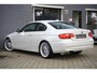 BMW 3-Serie Coupé 325i Exclusive 3.0 LCI 218pk Parelmoer Wit